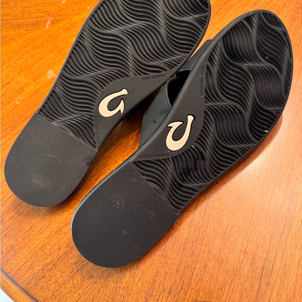 Olukai super comfy slides with tortoise buckle - Picture 5 of 5